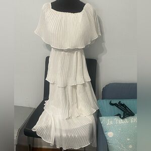 Bebe tiered ruffle medium long white dress with crimped pattern in fabric